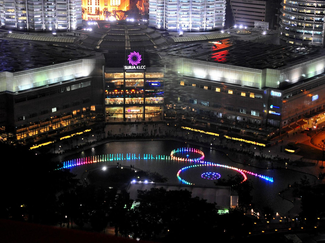 幻彩湖喷泉秀-吉隆坡必去景点