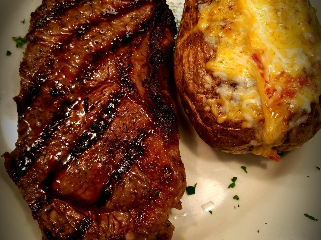 The Comedy Cellar at Mojo's Pub-n-Grill-Austintown必去景点