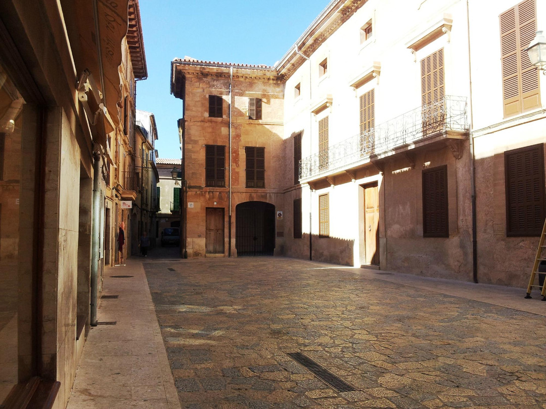 Placa Vella i Ca'n Llobera-Pollenca必去景点