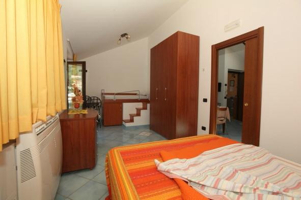 Domus Intra Montes