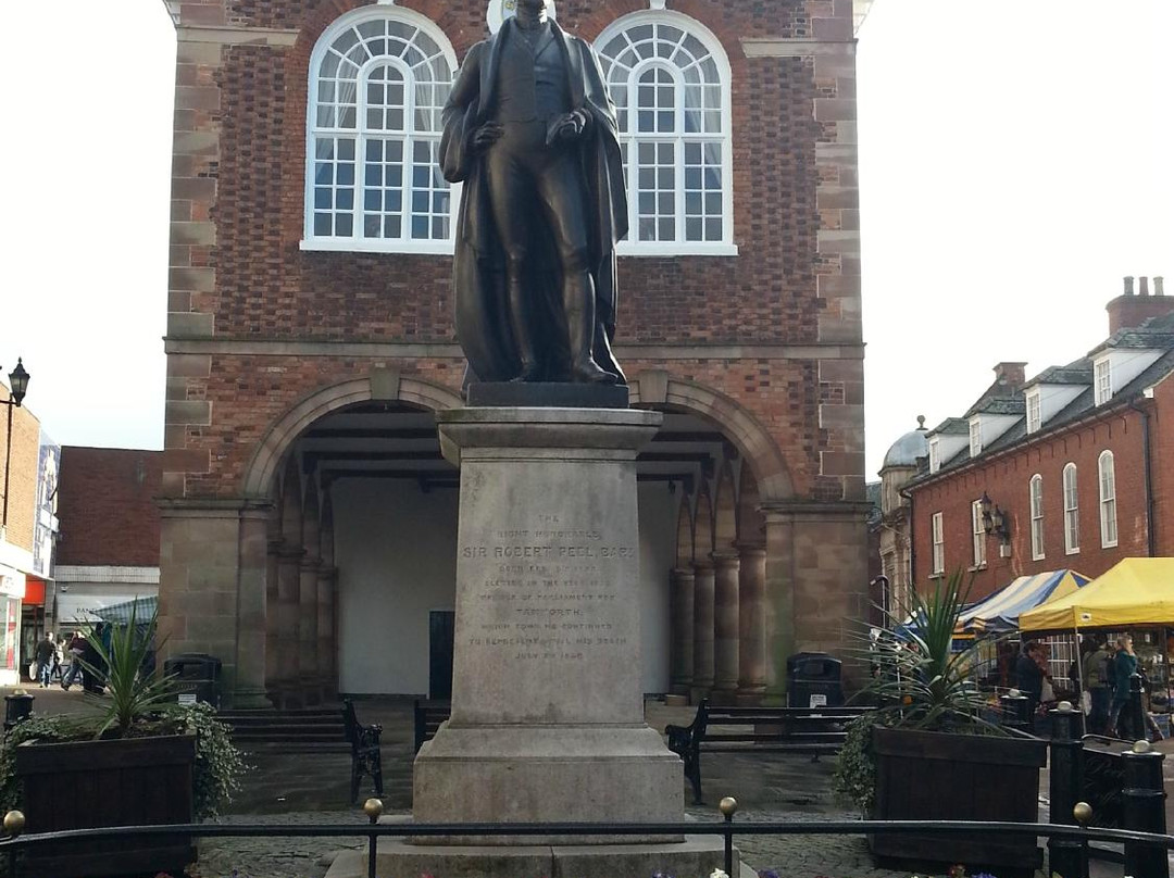 Sir Robert Peel Statue景点图片
