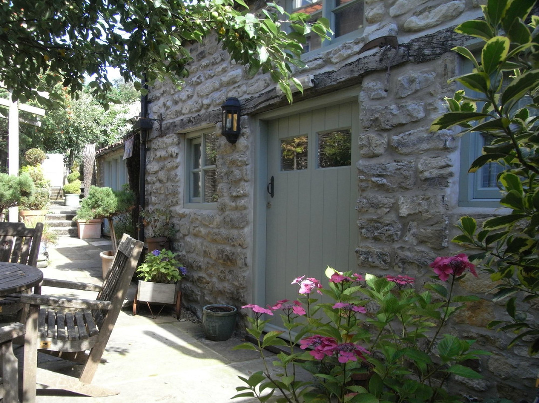 Helmsley Garden Cottage & Railway Carriage
