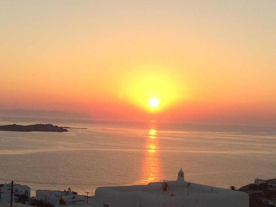 Sunset Party at Elysium Hotel-米克诺斯镇必去景点