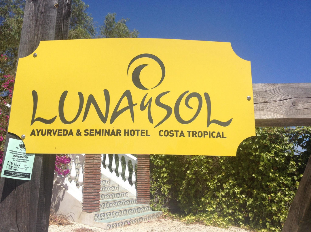 日与月阿育吠陀健康疗养与会议酒店主图