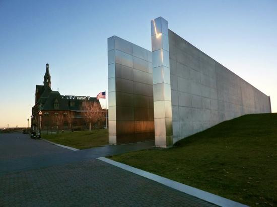 Empty Sky - 9/11 Memorial-泽西城必去景点
