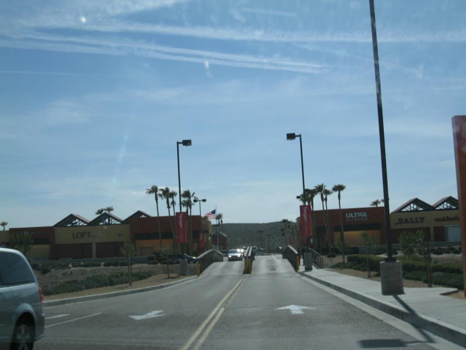 巴斯托奥特莱斯购物中心-巴斯托必去景点