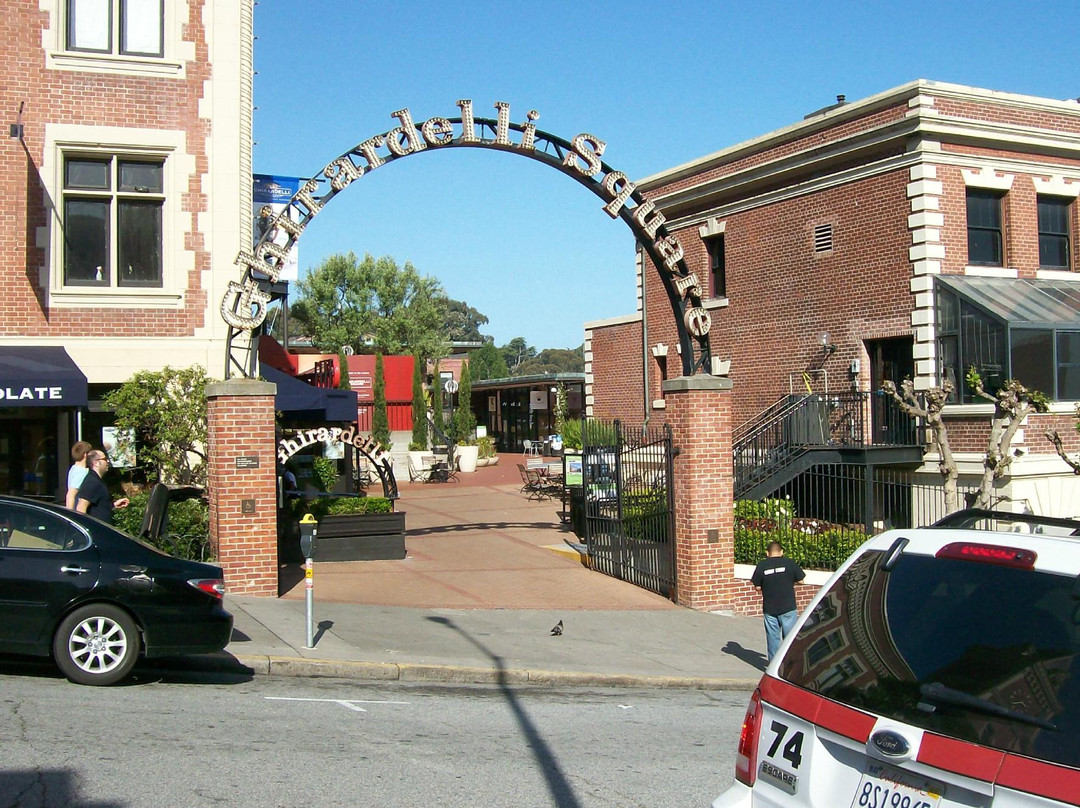 哥罗多利广场-旧金山必去景点