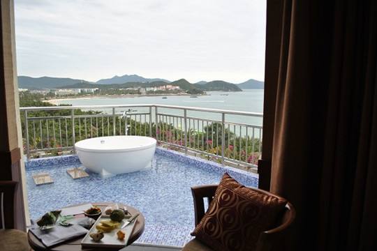 三亚鹿颐海景酒店（大东海海水浴场店）主图