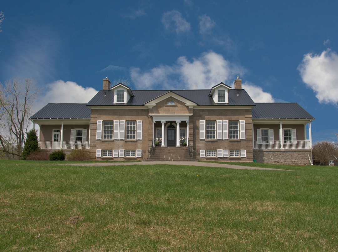 Maplehurst Manor Bed and Breakfast主图