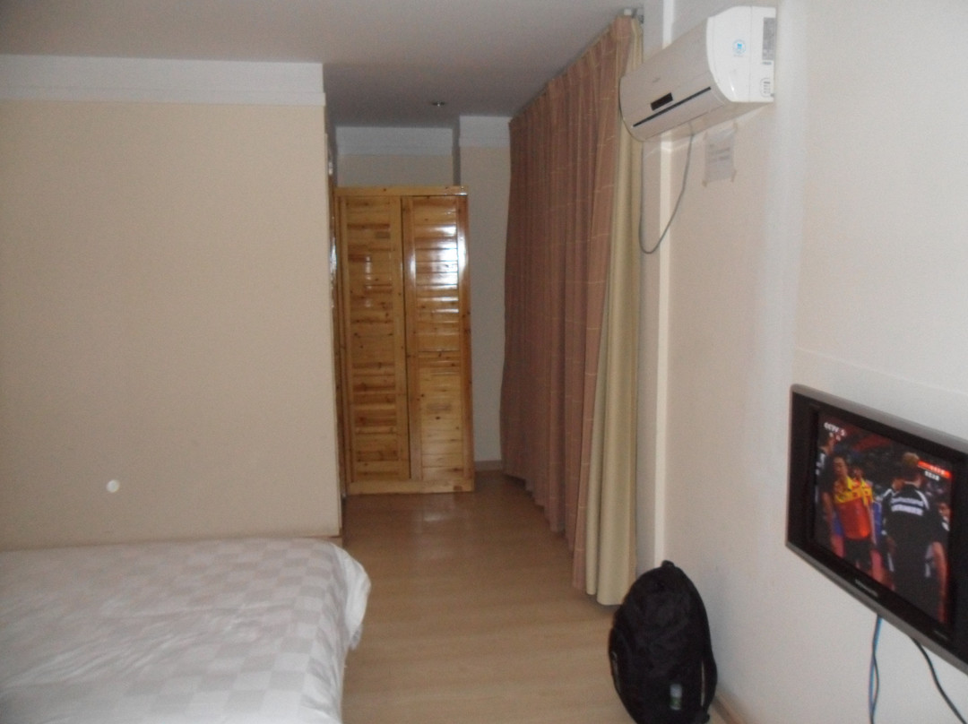 彝人古镇大酒店主图