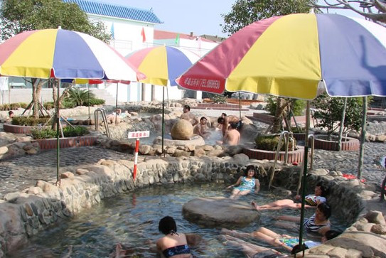 新空间温泉度假村主图