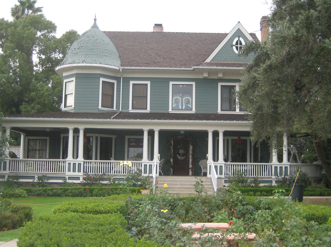 Christmas House Inn and Gardens