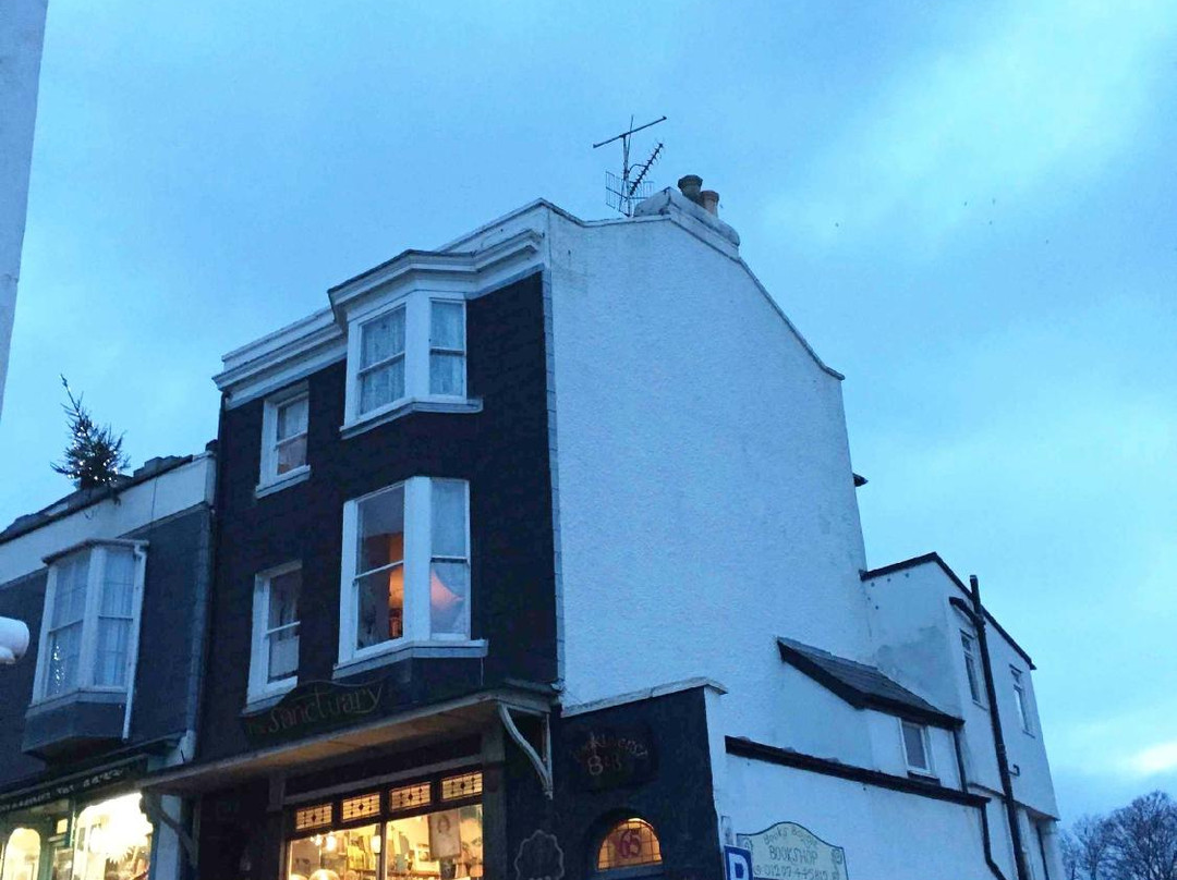 Sanctuary Bookshop and Booklover's B&B