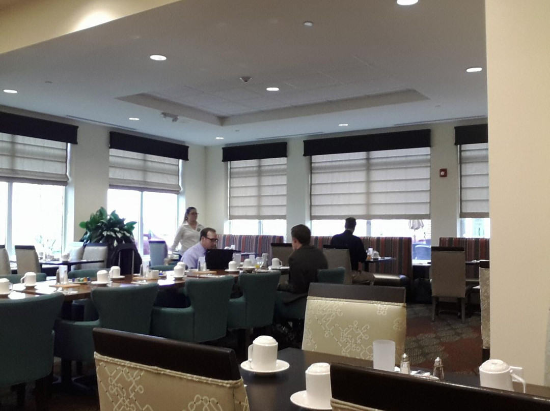 Hilton Garden Inn Garden Grill & Bar