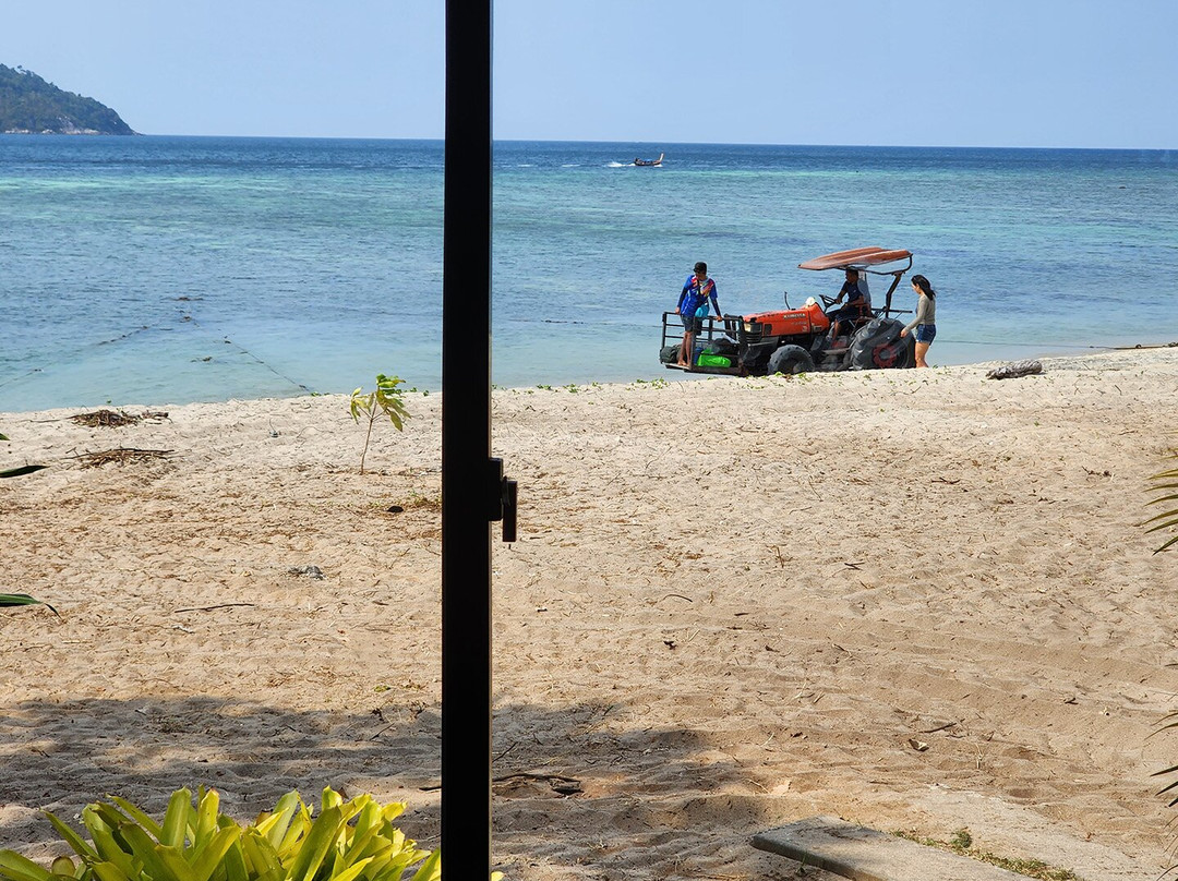 Adang Island Resort主图