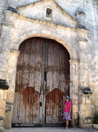 St. Peter and Paul Church-班塔延岛必去景点