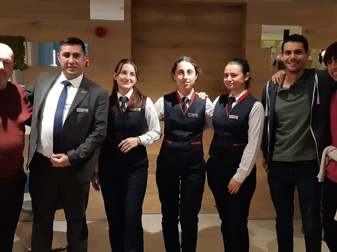 Ramada Hotel & Suites by Wyndham Izmir Kemalpasa主图
