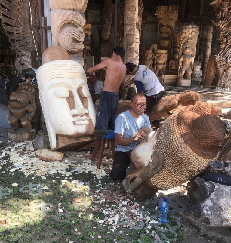 Yuyuwoodcarving景点图片