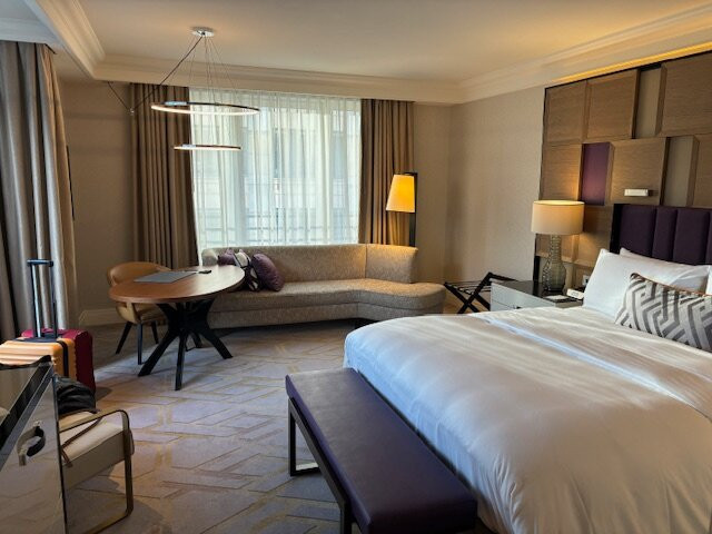 柏灵丽思卡尔顿酒店主图