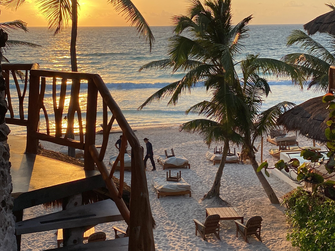 图兰阿赖耶阿华乌酒店主图