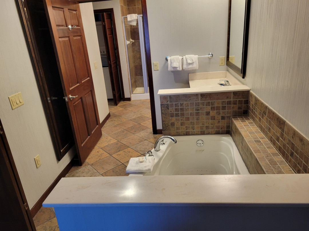 Glacier Canyon Lodge主图