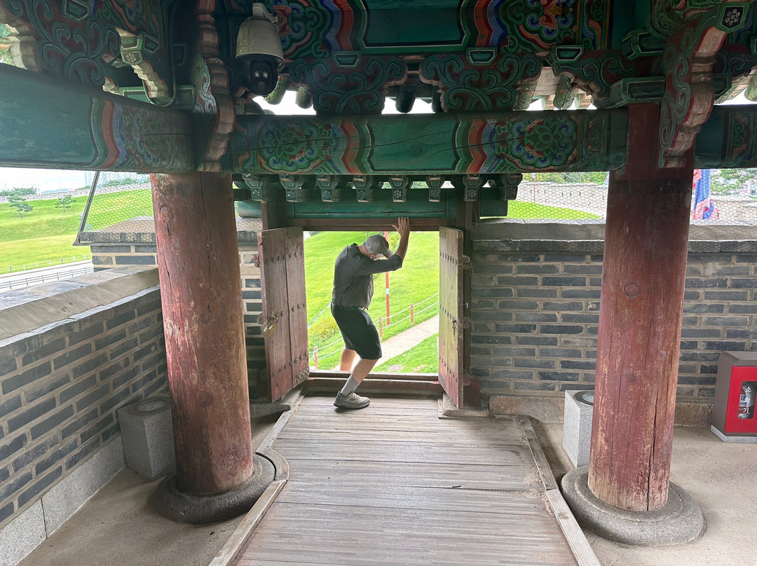 Changryongmun Gate-水原市必去景点