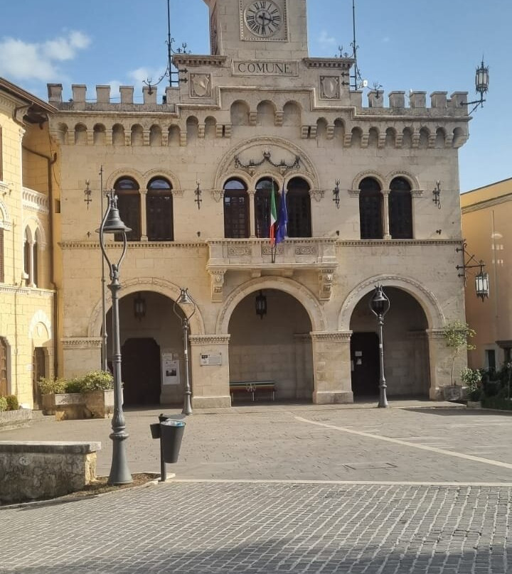 Palazzo Comunale di Fiuggi-菲乌吉必去景点