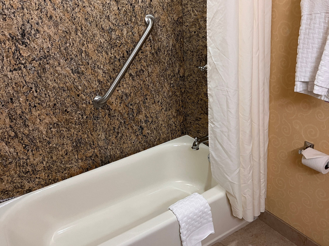 Best Western Plus Ticonderoga Inn & Suites主图