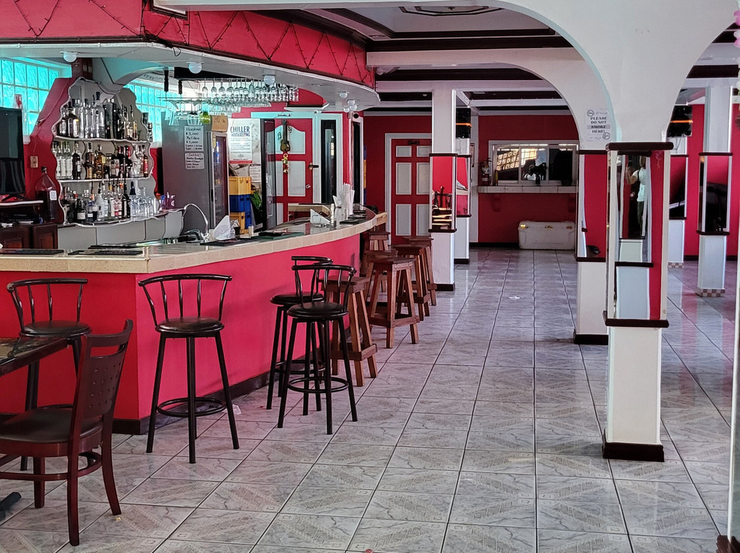 First Impression Hotel, Restaurant & Bar主图