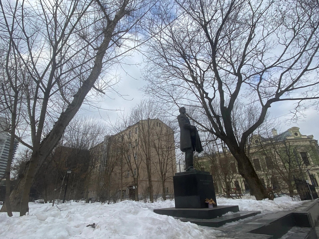 Statue of Bunin景点图片