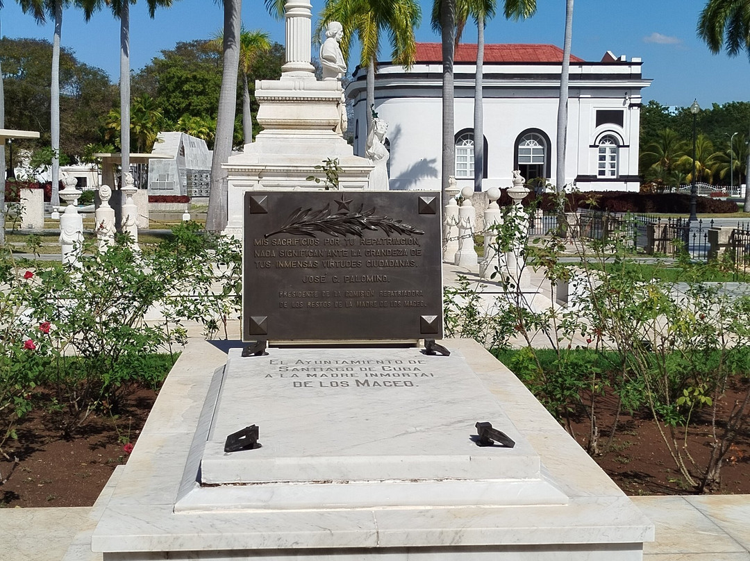Santa Ifigenia Cemetery景点图片