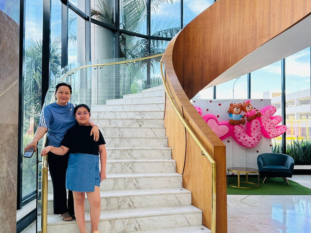 The Excelsior Hotel主图