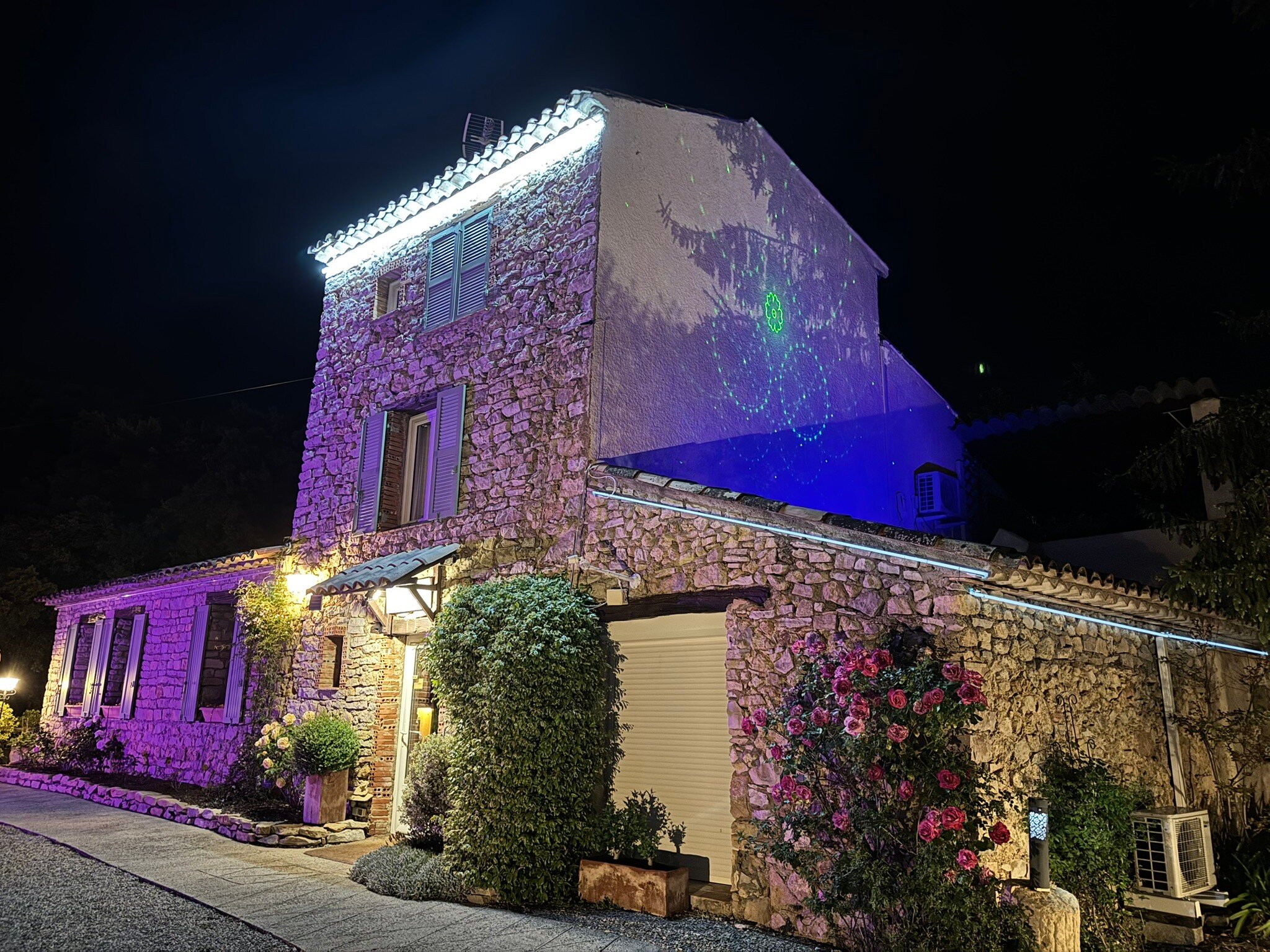 老妇人巴斯蒂德酒店-官方