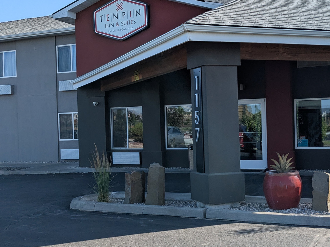 Ten Pin Inn & Suites主图