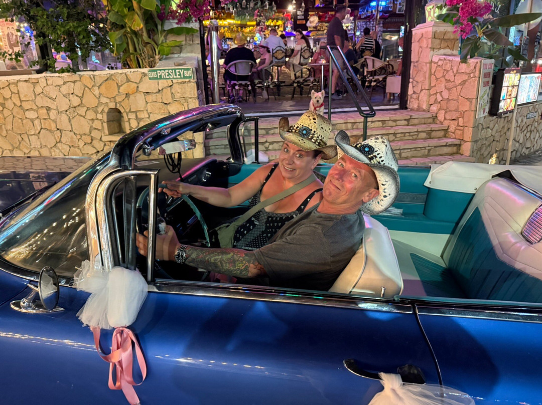 Paradise Bar Apartments主图