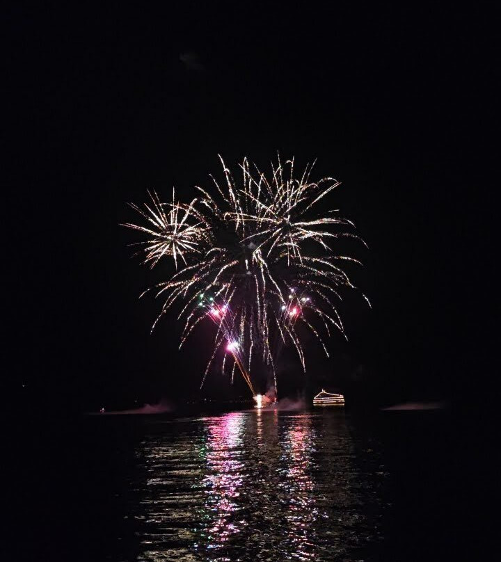 Lake Toya Long Run Fireworks Festival-洞爷湖町必去景点