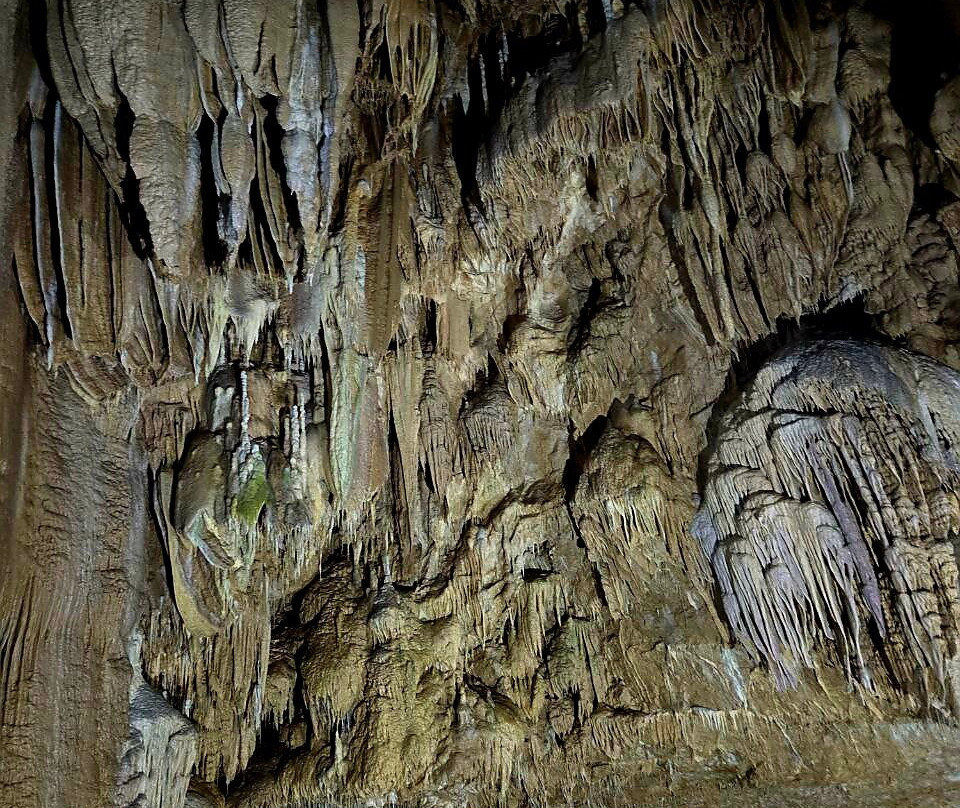 New Athos Cave-New Athos必去景点