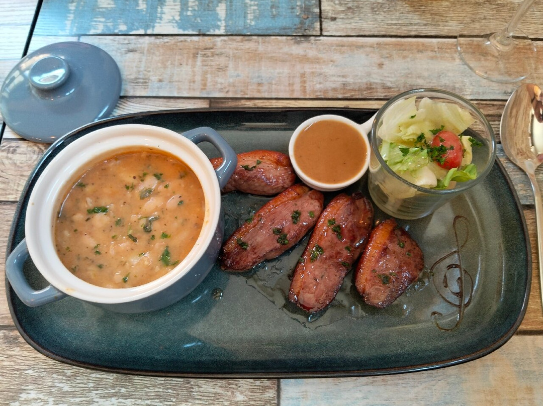 Le Vingt-quatre mille cent