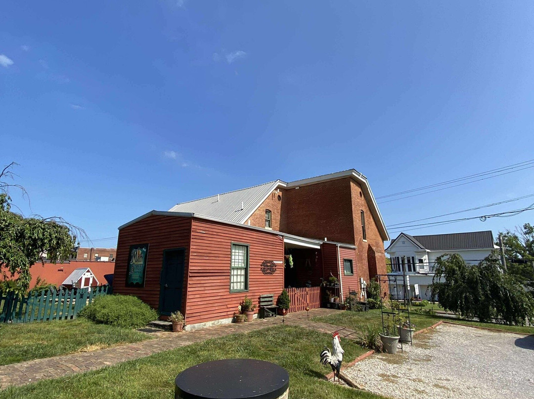 1818梅因大街住宿加早餐酒店主图