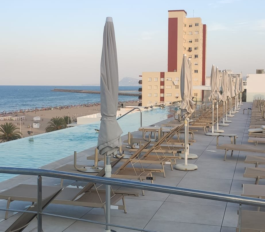 Uniq-甘迪亚海滩必去景点