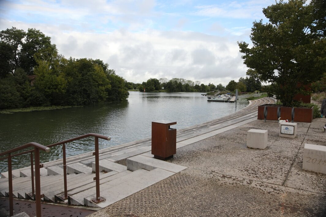 Quai À Gradins De Seurre-Seurre必去景点