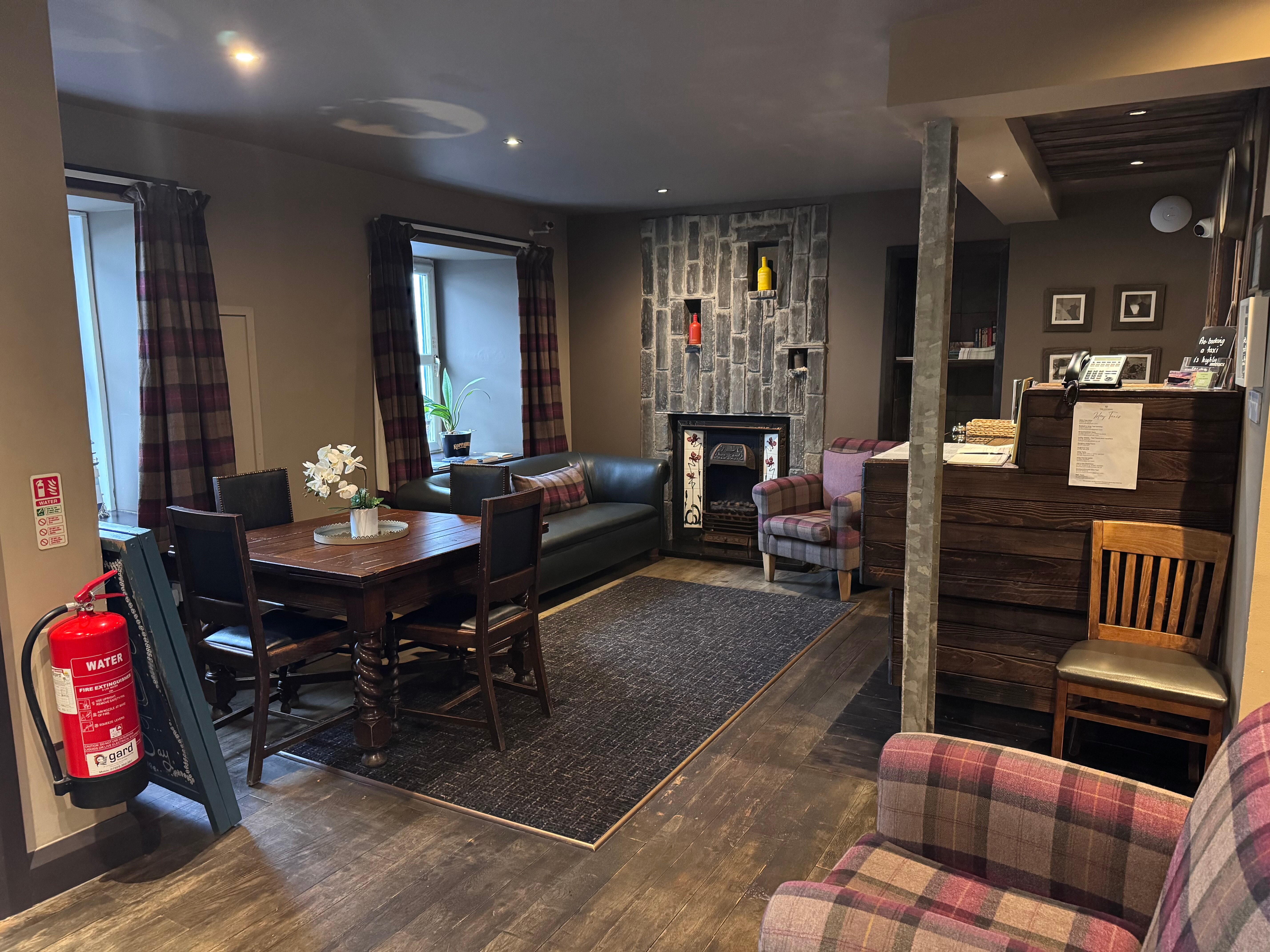 Lochside Hotel-官方