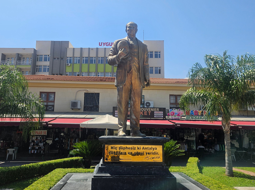 Kemer Cumhuriyet Meydanı-凯梅尔必去景点