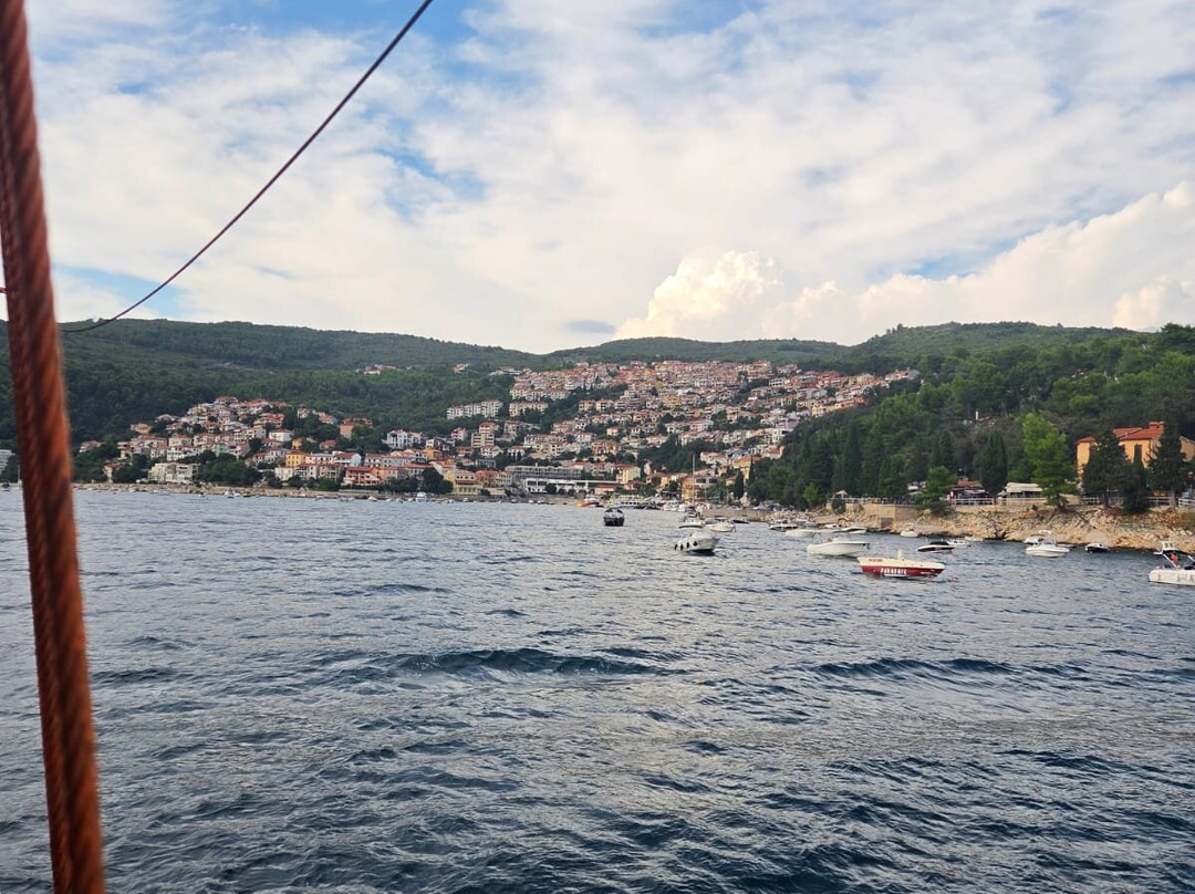 Klinica Boat Excursions-拉巴克必去景点