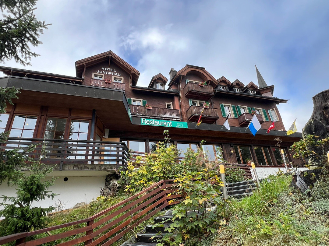 圣母峰酒店主图