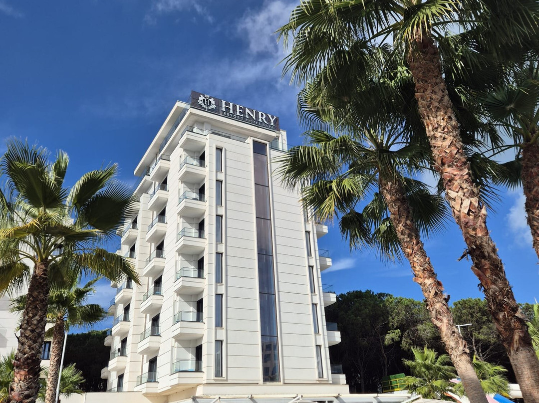 Henry Resort And Spa