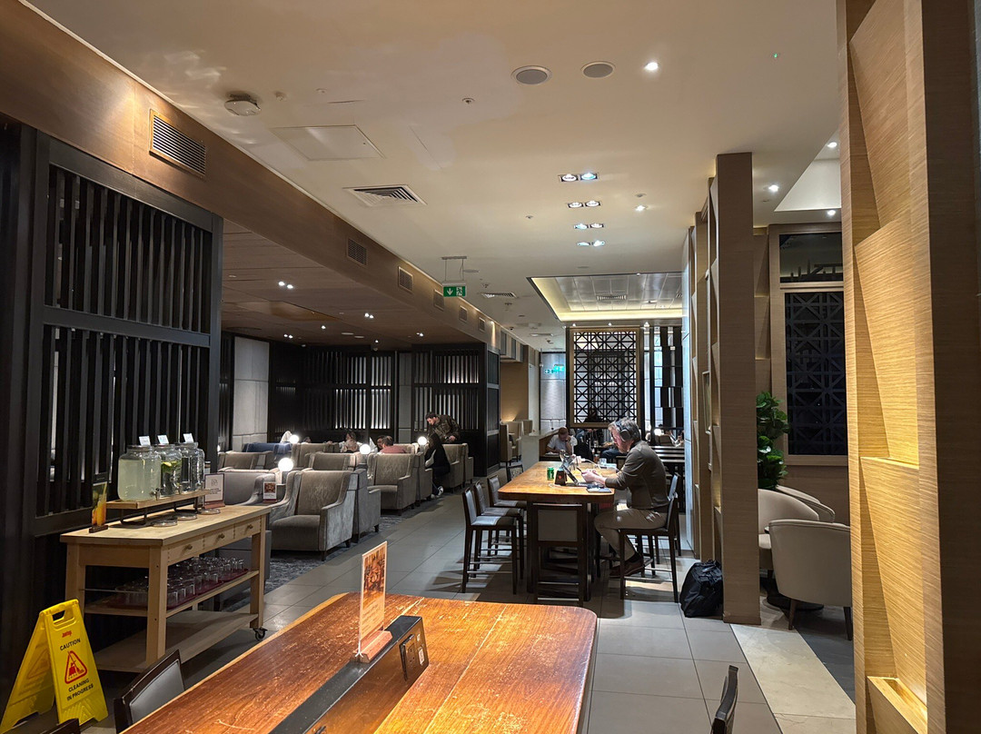 Plaza Premium Lounge Heathrow T2 Departures-伦敦必去景点
