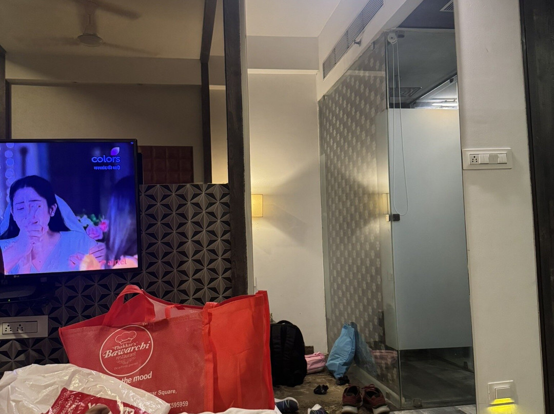 Regenta Central Hotel & Convention Centre主图