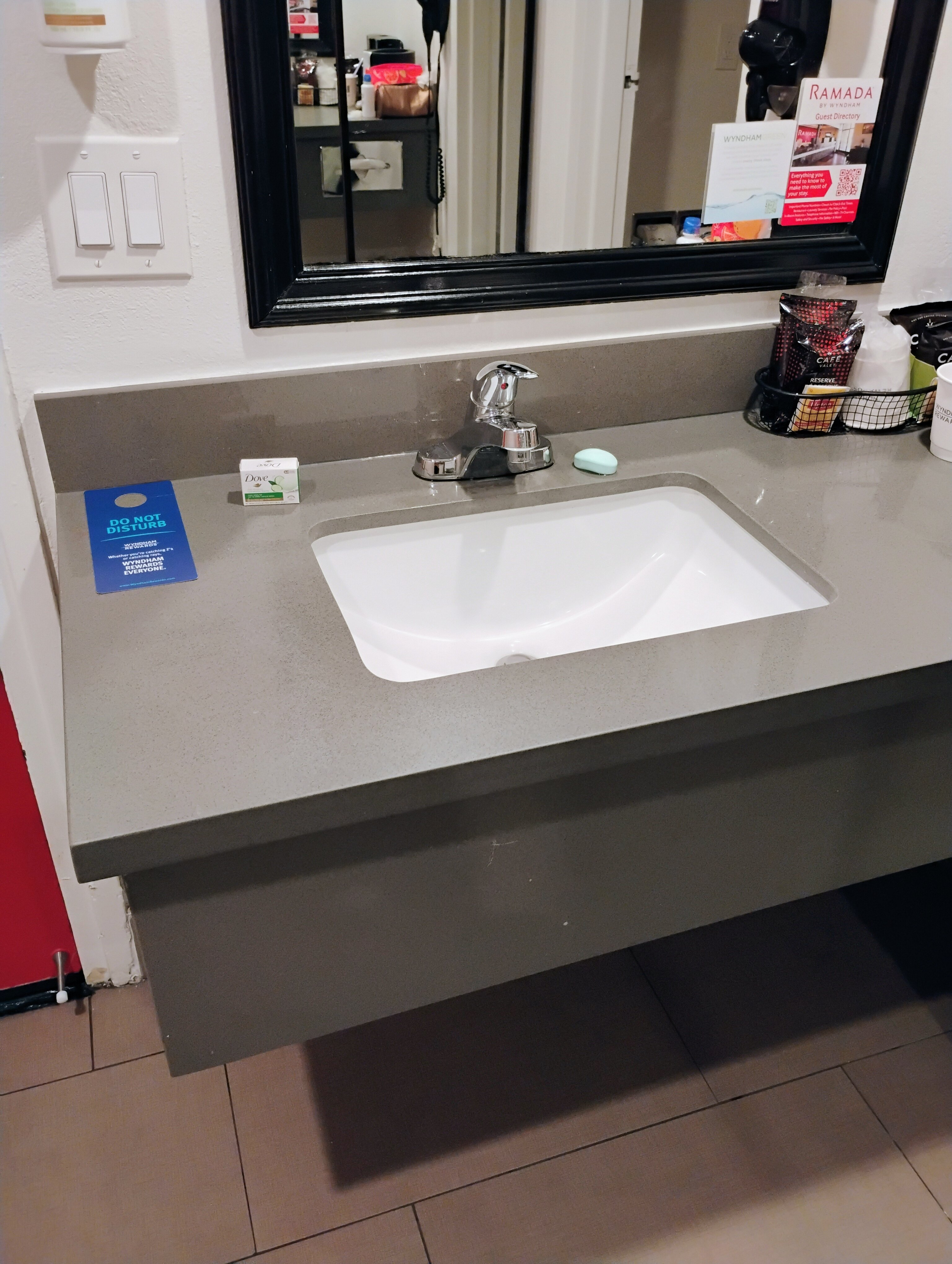 Ramada by Wyndham Torrance-浴室