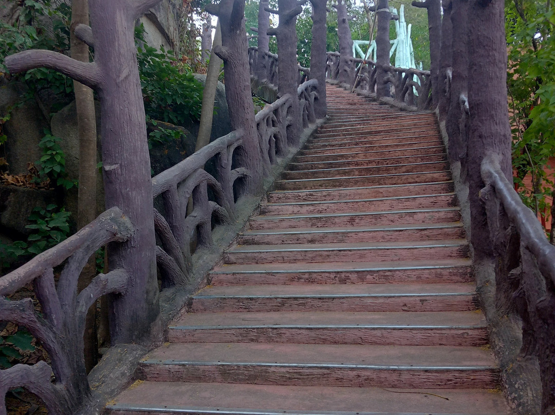 Pisanhari Ki Madiya-贾巴尔普尔必去景点